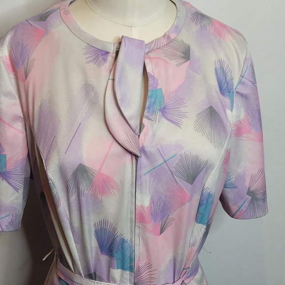 Vintage Dress Fans Feather Polyester Three R's Tie Neck Belted Short Sleeve 70s - Picture 2 of 9